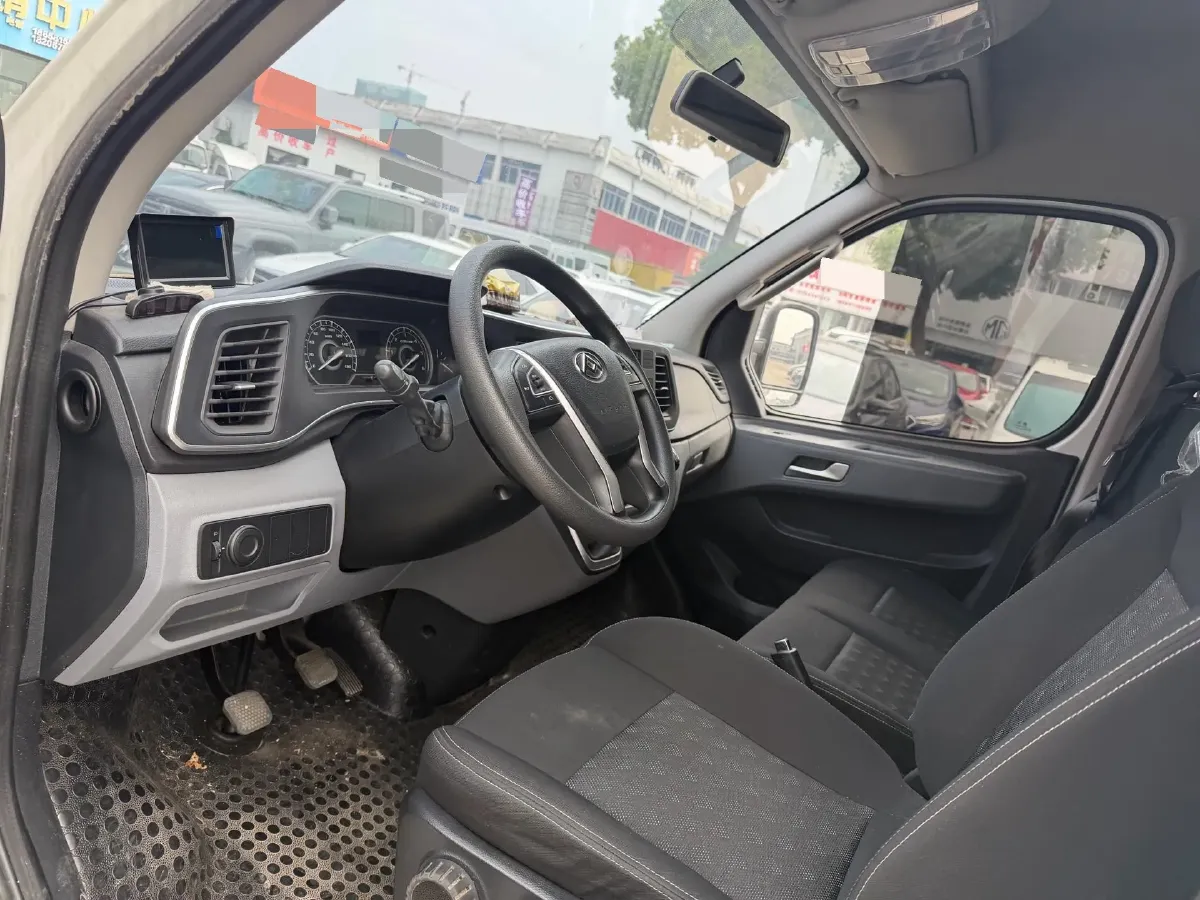 2023 MAXUS XinTu V80 2.0T 127HP L4 6MT,autocango,china used car exporter,china ev exporter,chinese used car exporter,chinese used ev exporter