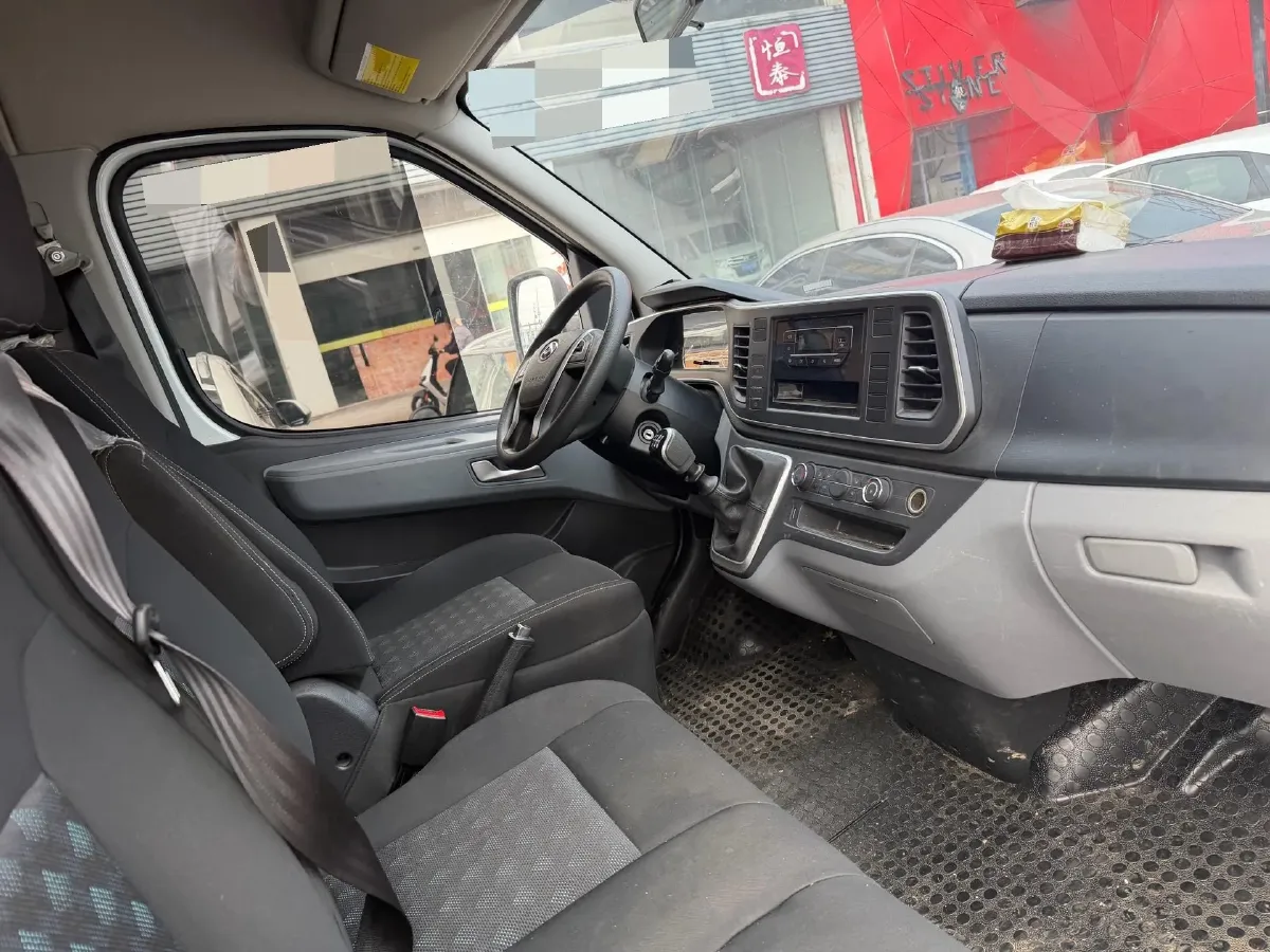 2023 MAXUS XinTu V80 2.0T 127HP L4 6MT,autocango,china used car exporter,china ev exporter,chinese used car exporter,chinese used ev exporter