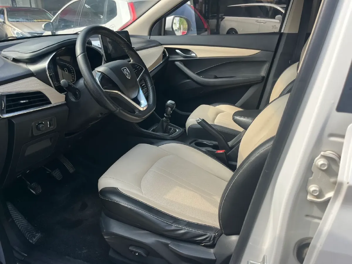 2018 BaoJun 360 1.5L 112HP L4 6MT,autocango,china used car exporter,china ev exporter,chinese used car exporter,chinese used ev exporter