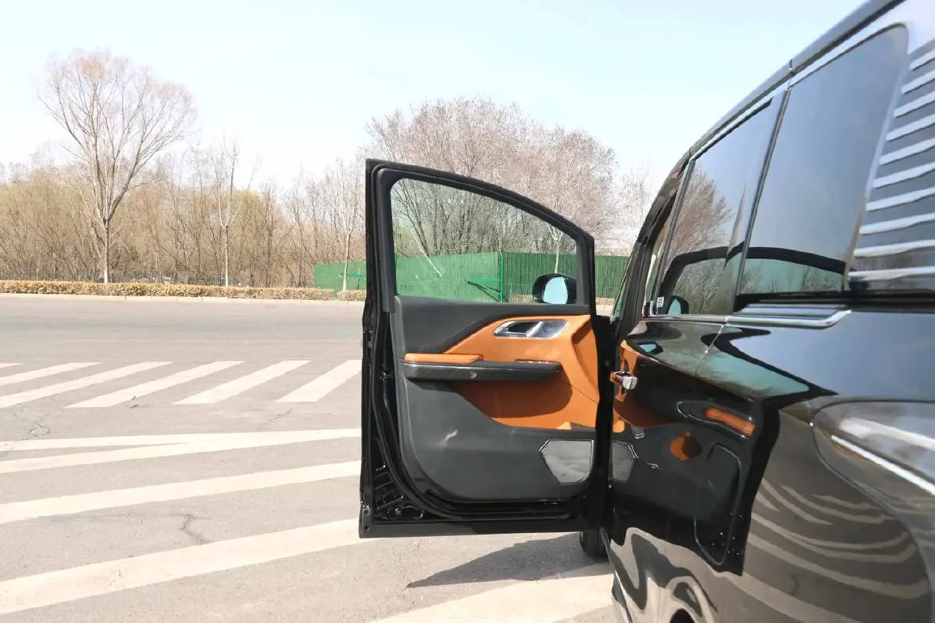 2024 HongQi HQ9 2.0T 163HP L4 1DHT PHEV 20.14KWH,autocango,china used car exporter,china ev exporter,chinese used car exporter,chinese used ev exporter