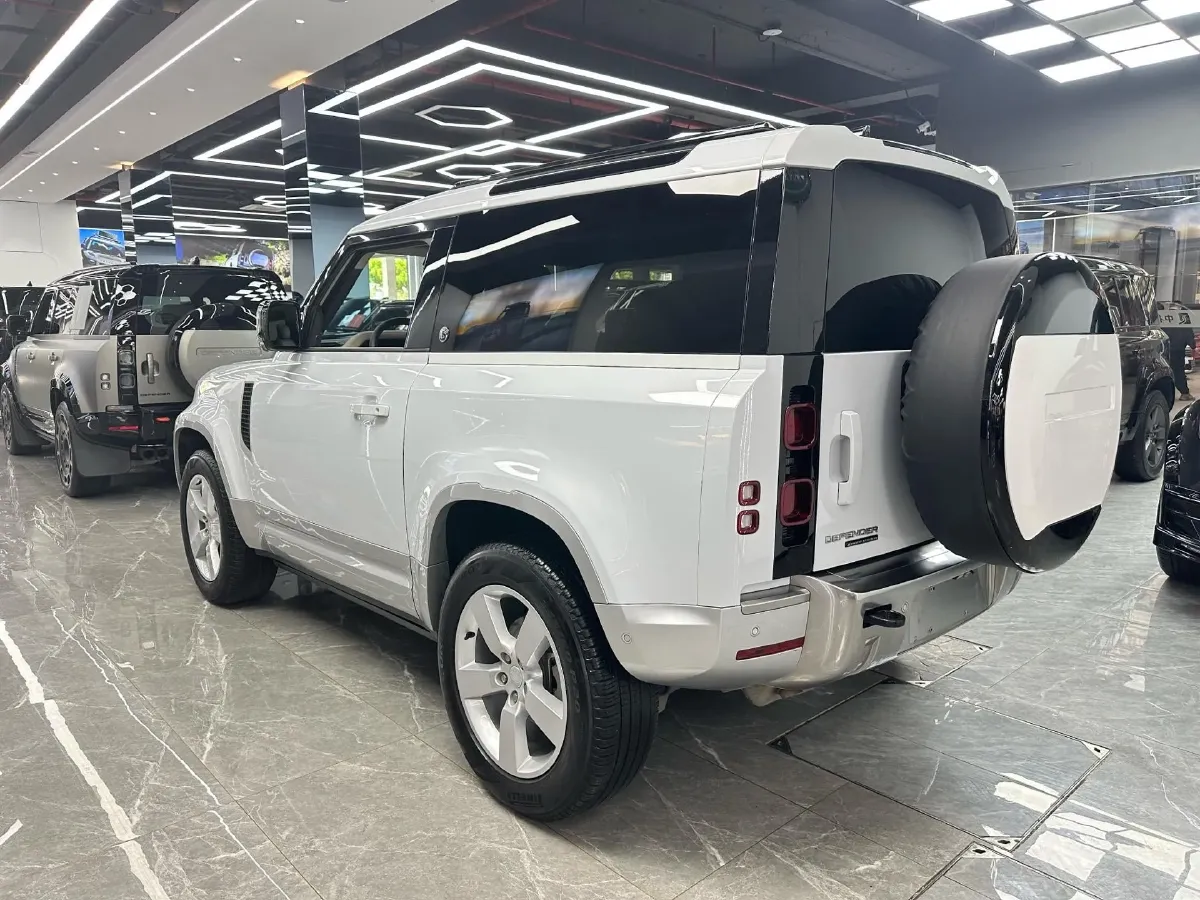2022 Land Rover Defender 2.0T 300HP L4 8AT,autocango,china used car exporter,china ev exporter,chinese used car exporter,chinese used ev exporter