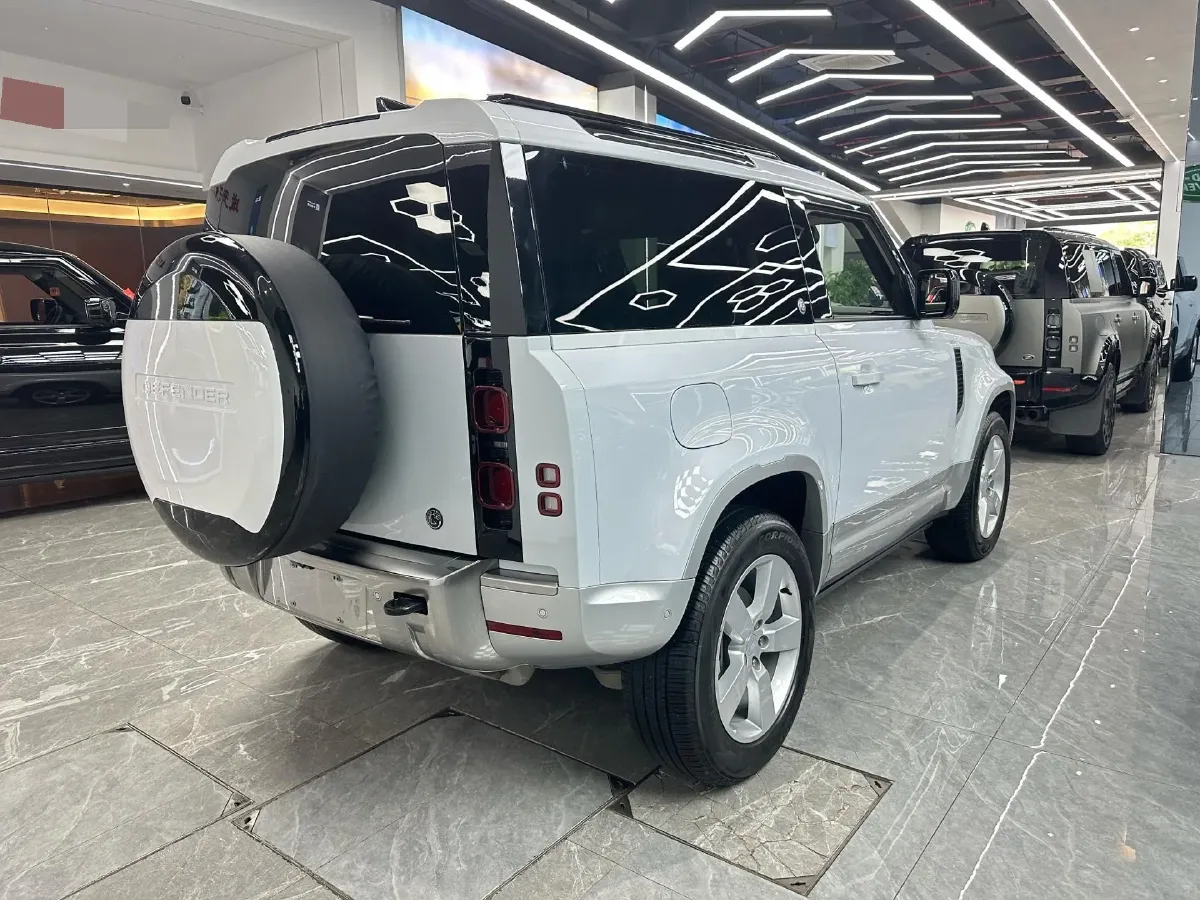 2022 Land Rover Defender 2.0T 300HP L4 8AT,autocango,china used car exporter,china ev exporter,chinese used car exporter,chinese used ev exporter