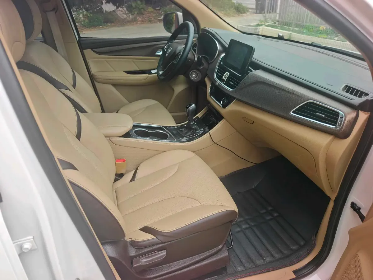 2017 BaoJun 730 1.5T 150HP L4 6MT,autocango,china used car exporter,china ev exporter,chinese used car exporter,chinese used ev exporter