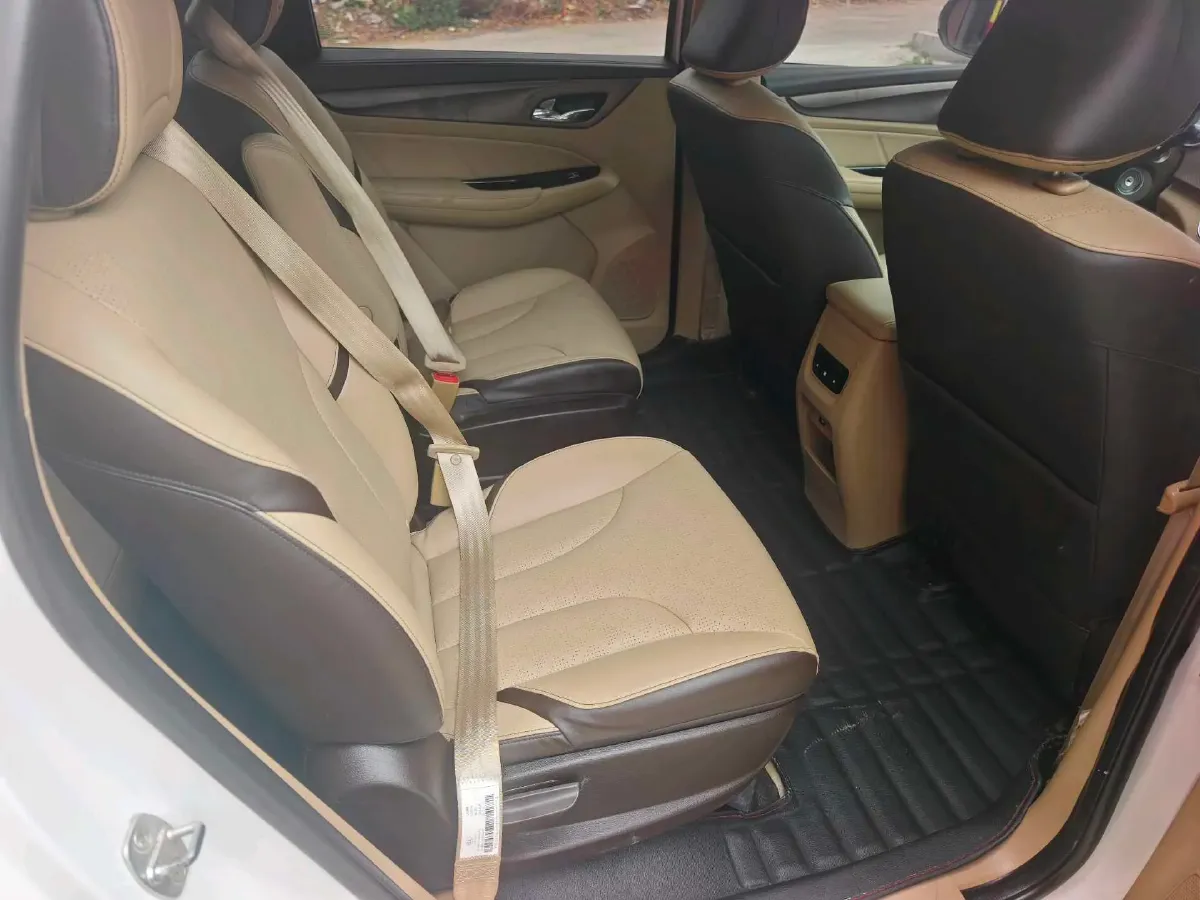 2017 BaoJun 730 1.5T 150HP L4 6MT,autocango,china used car exporter,china ev exporter,chinese used car exporter,chinese used ev exporter