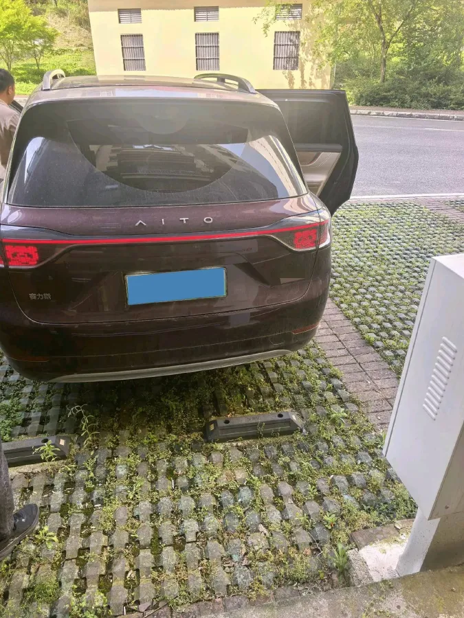 2025 AITO AITO M9 REEV 160HP REEV 52KWH,autocango,china used car exporter,china ev exporter,chinese used car exporter,chinese used ev exporter