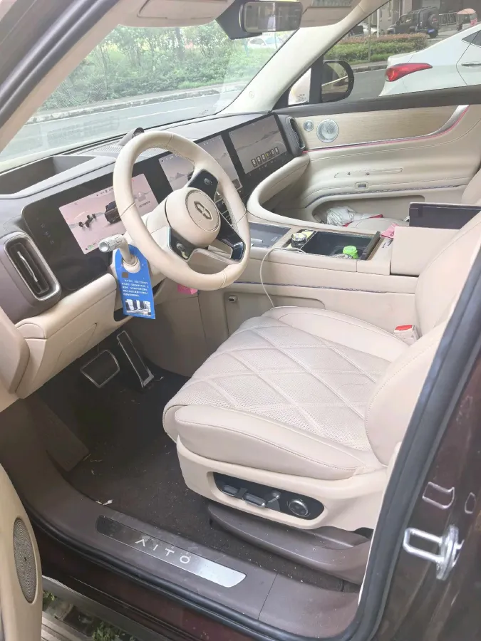 2025 AITO AITO M9 REEV 160HP REEV 52KWH,autocango,china used car exporter,china ev exporter,chinese used car exporter,chinese used ev exporter