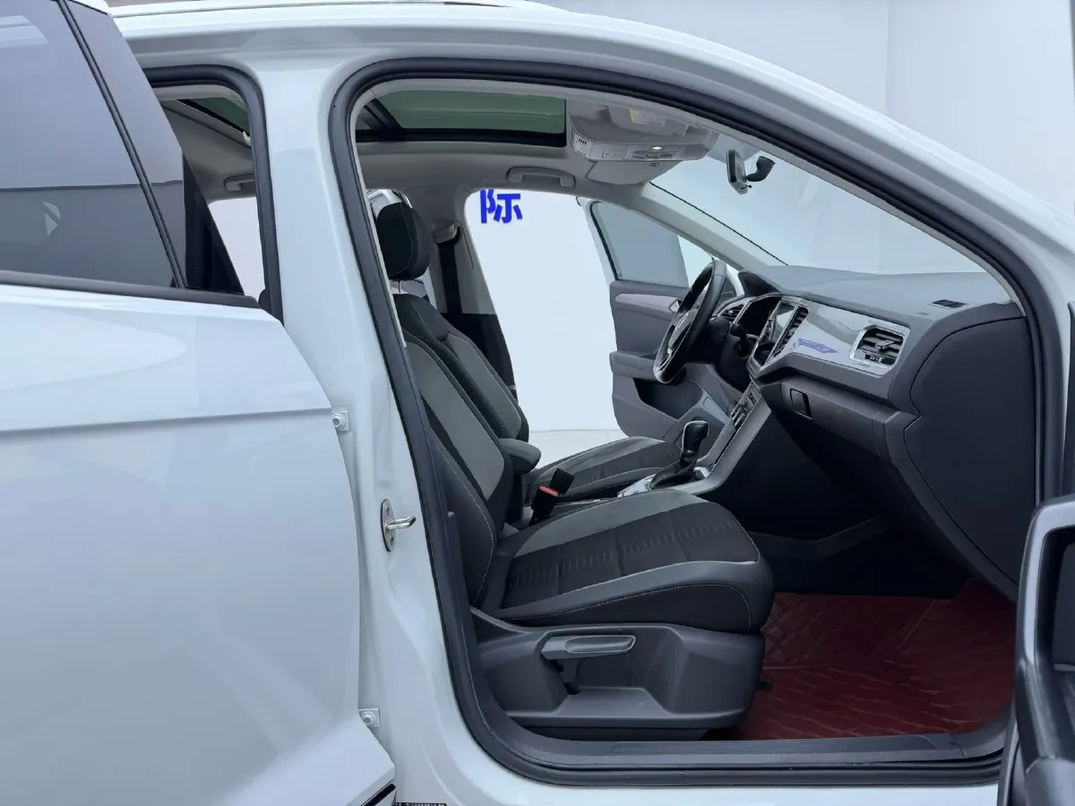 2022 Volkswagen T-Roc 1.4T 150HP L4 7DCT,autocango,china used car exporter,china ev exporter,chinese used car exporter,chinese used ev exporter