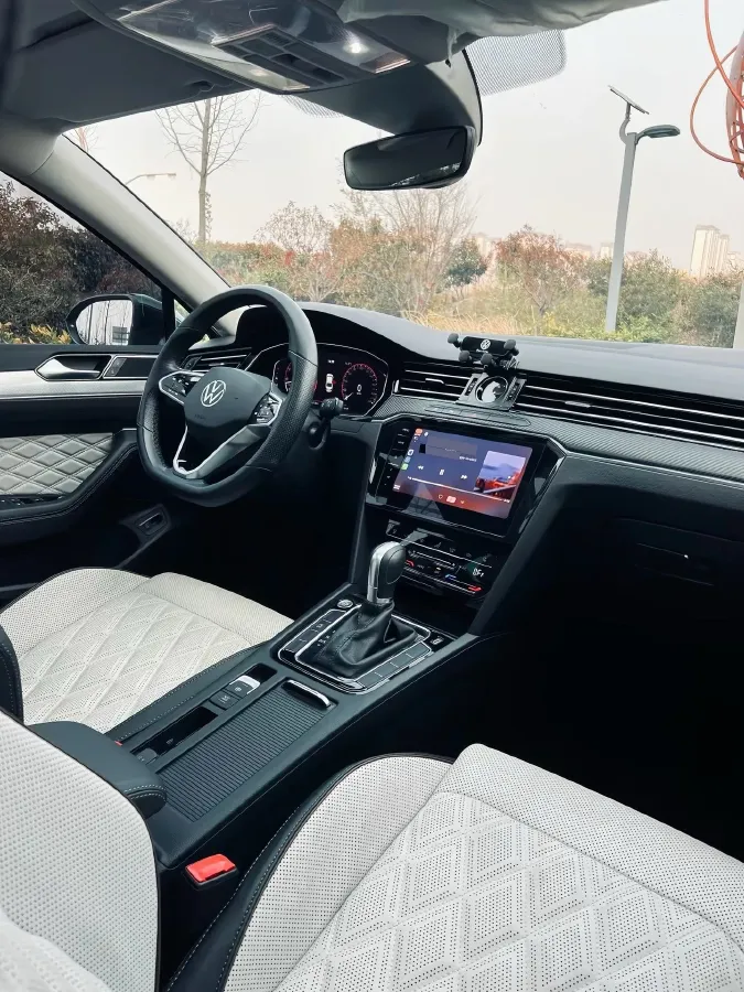 2023 Volkswagen Magotan 2.0T 220HP L4 7DCT,autocango,china used car exporter,china ev exporter,chinese used car exporter,chinese used ev exporter