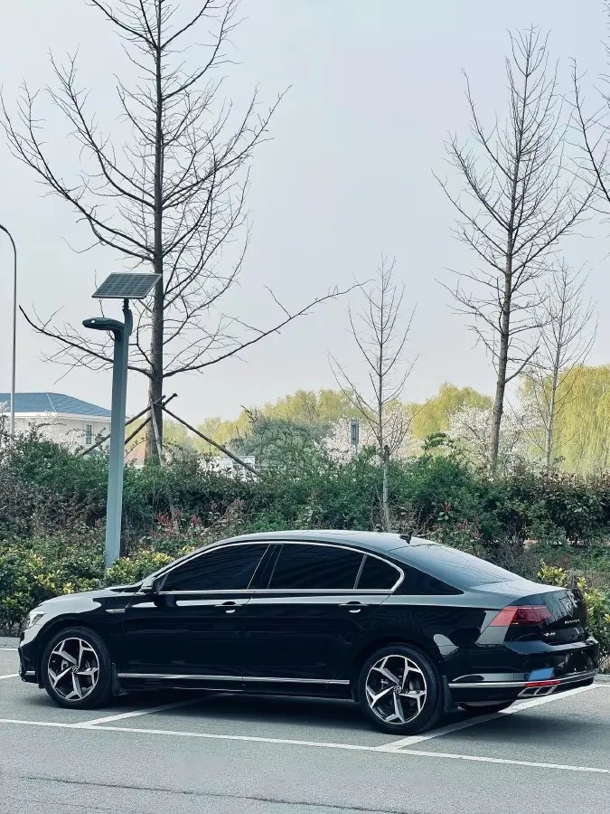 2023 Volkswagen Magotan 2.0T 220HP L4 7DCT,autocango,china used car exporter,china ev exporter,chinese used car exporter,chinese used ev exporter