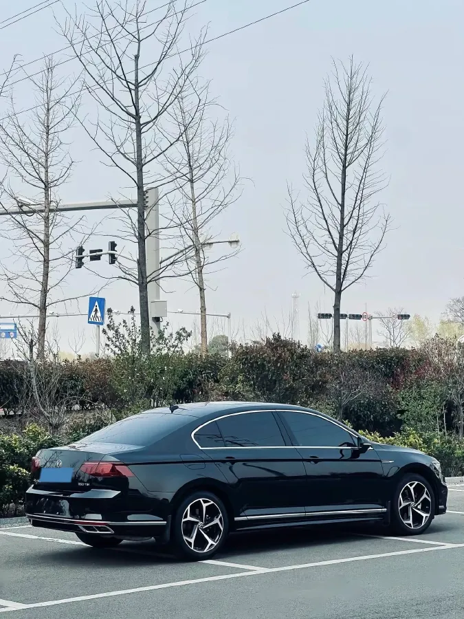 2023 Volkswagen Magotan 2.0T 220HP L4 7DCT,autocango,china used car exporter,china ev exporter,chinese used car exporter,chinese used ev exporter