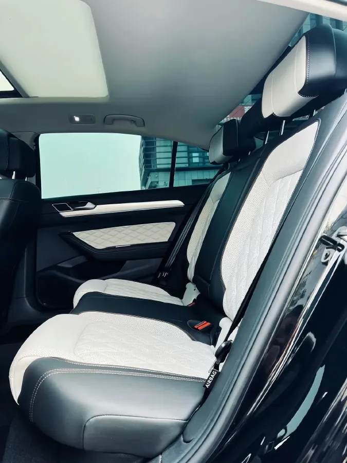 2023 Volkswagen Magotan 2.0T 220HP L4 7DCT,autocango,china used car exporter,china ev exporter,chinese used car exporter,chinese used ev exporter