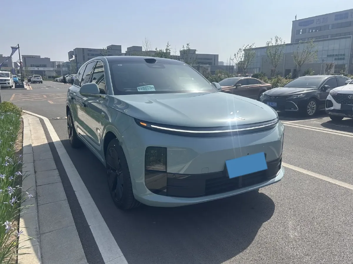 2025 Li L6 Range Extended 154HP L4 REEV,autocango,china used car exporter,china ev exporter,chinese used car exporter,chinese used ev exporter