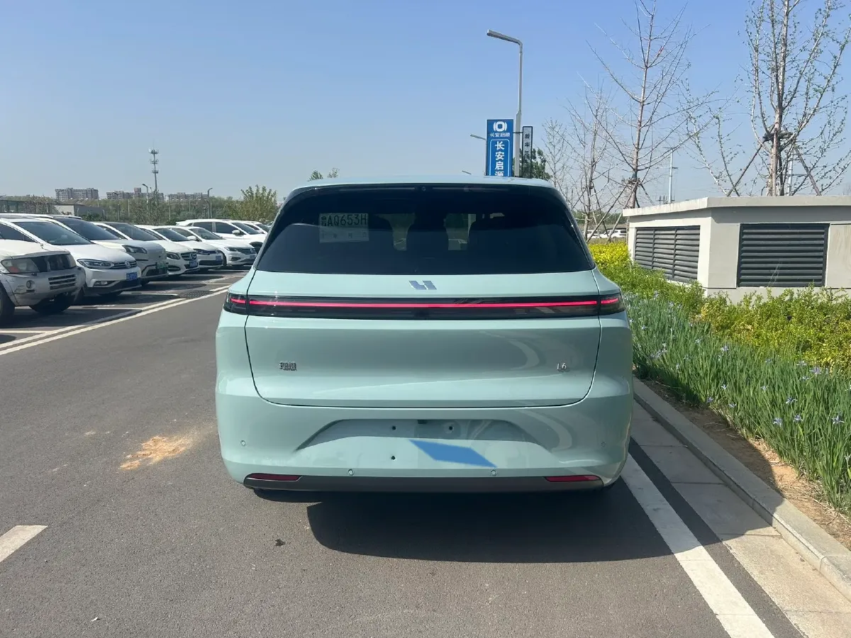 2025 Li L6 Range Extended 154HP L4 REEV,autocango,china used car exporter,china ev exporter,chinese used car exporter,chinese used ev exporter