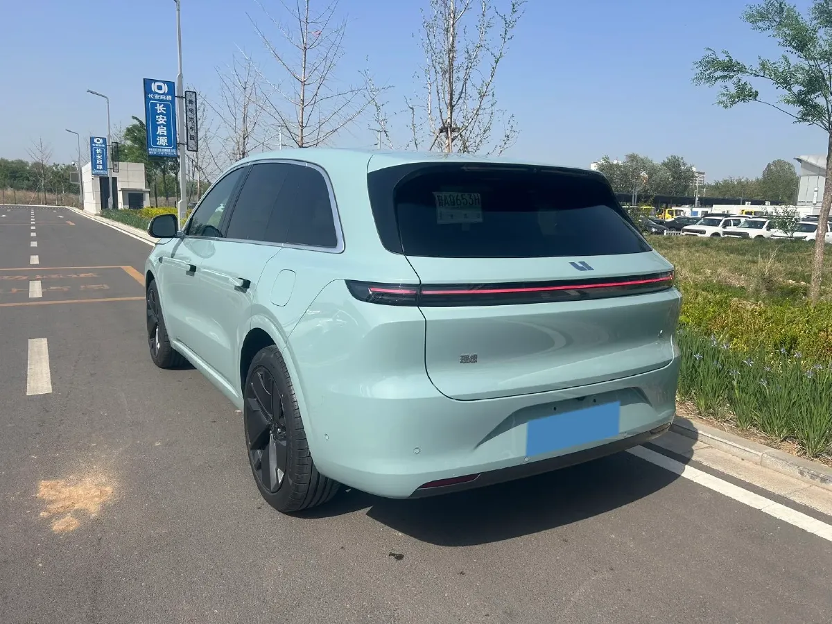 2025 Li L6 Range Extended 154HP L4 REEV,autocango,china used car exporter,china ev exporter,chinese used car exporter,chinese used ev exporter