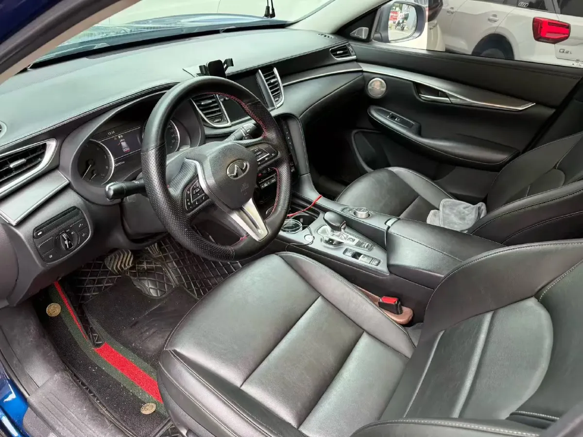 2018 Infiniti QX30 2.0T 211HP L4 7DCT,autocango,china used car exporter,china ev exporter,chinese used car exporter,chinese used ev exporter