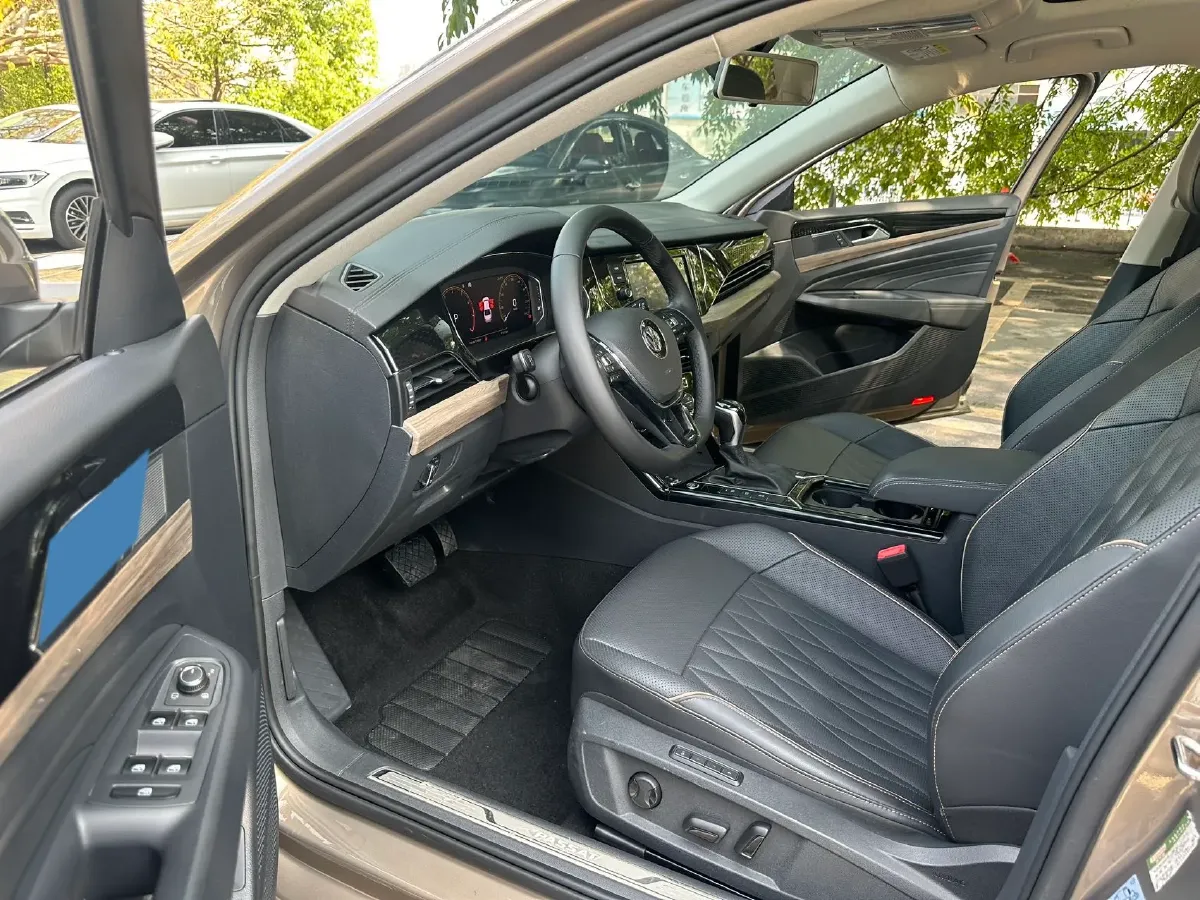 2019 Volvo V40 1.5T 152HP L4 6AT,autocango,china used car exporter,china ev exporter,chinese used car exporter,chinese used ev exporter