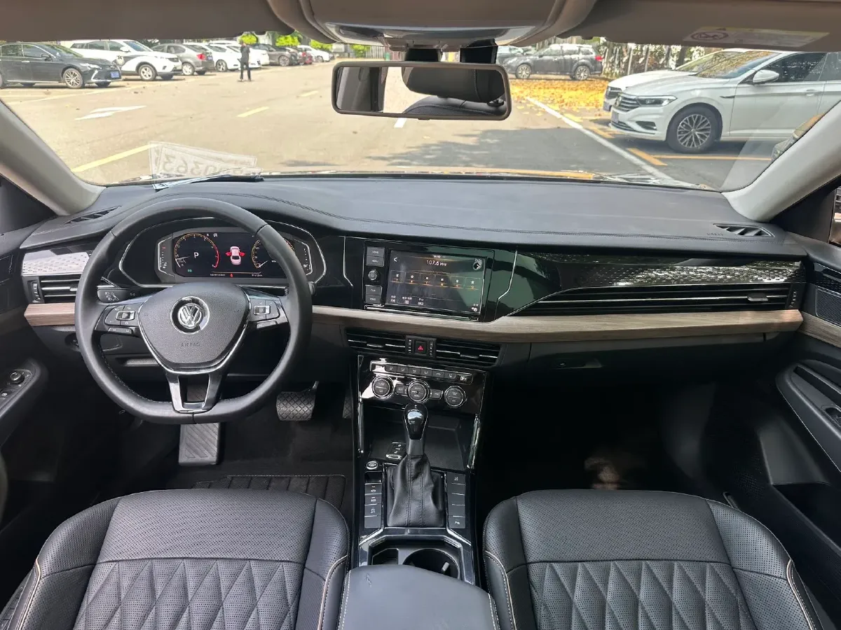 2019 Volvo V40 1.5T 152HP L4 6AT,autocango,china used car exporter,china ev exporter,chinese used car exporter,chinese used ev exporter