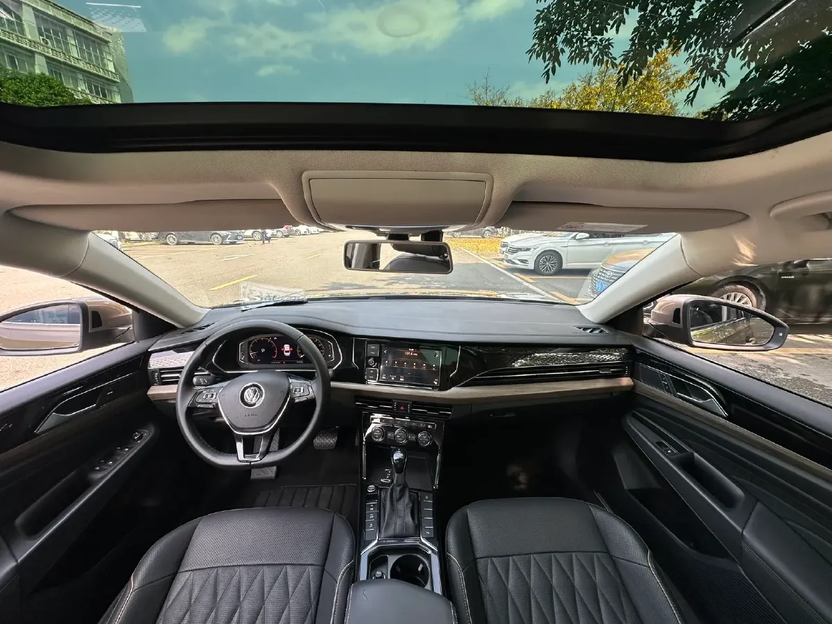 2019 Volvo V40 1.5T 152HP L4 6AT,autocango,china used car exporter,china ev exporter,chinese used car exporter,chinese used ev exporter