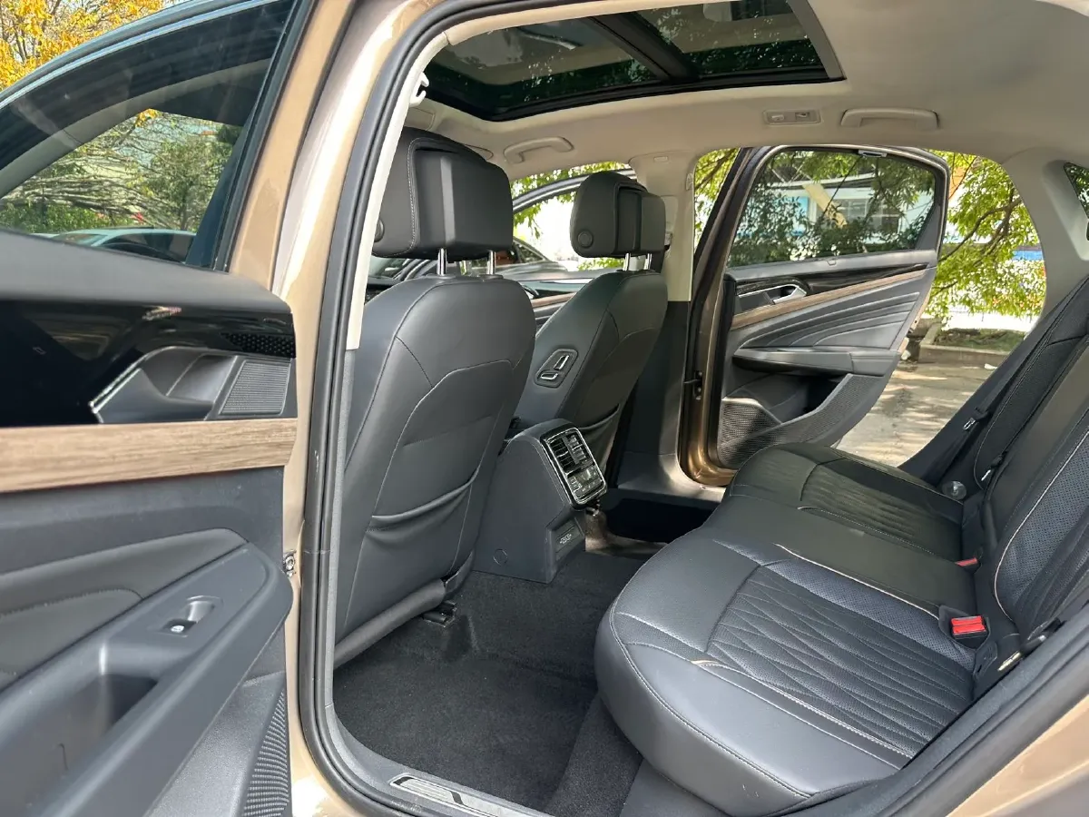 2019 Volvo V40 1.5T 152HP L4 6AT,autocango,china used car exporter,china ev exporter,chinese used car exporter,chinese used ev exporter