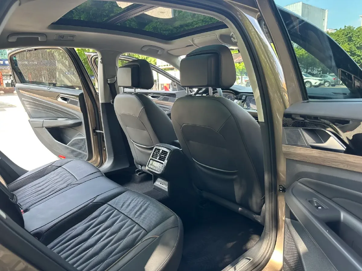 2019 Volvo V40 1.5T 152HP L4 6AT,autocango,china used car exporter,china ev exporter,chinese used car exporter,chinese used ev exporter