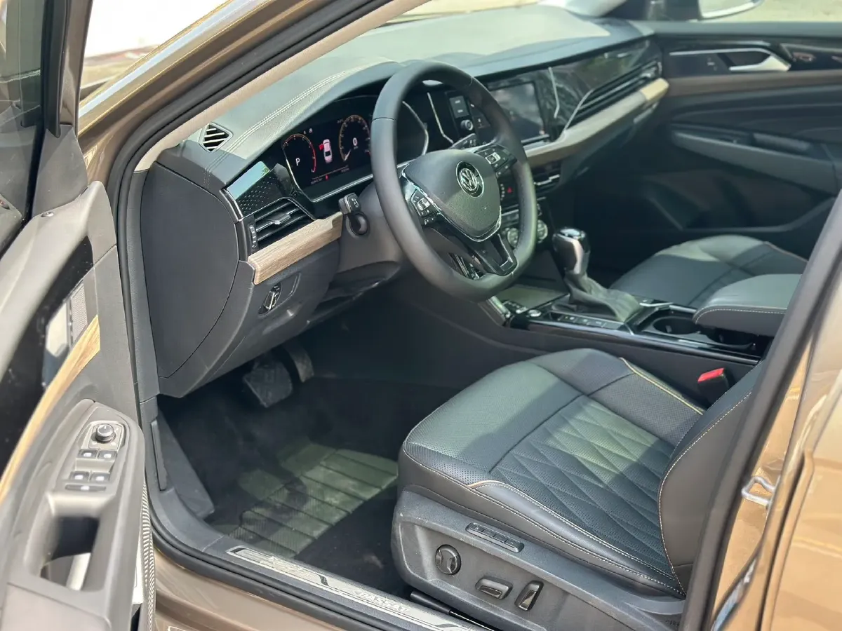 2019 Volvo V40 1.5T 152HP L4 6AT,autocango,china used car exporter,china ev exporter,chinese used car exporter,chinese used ev exporter