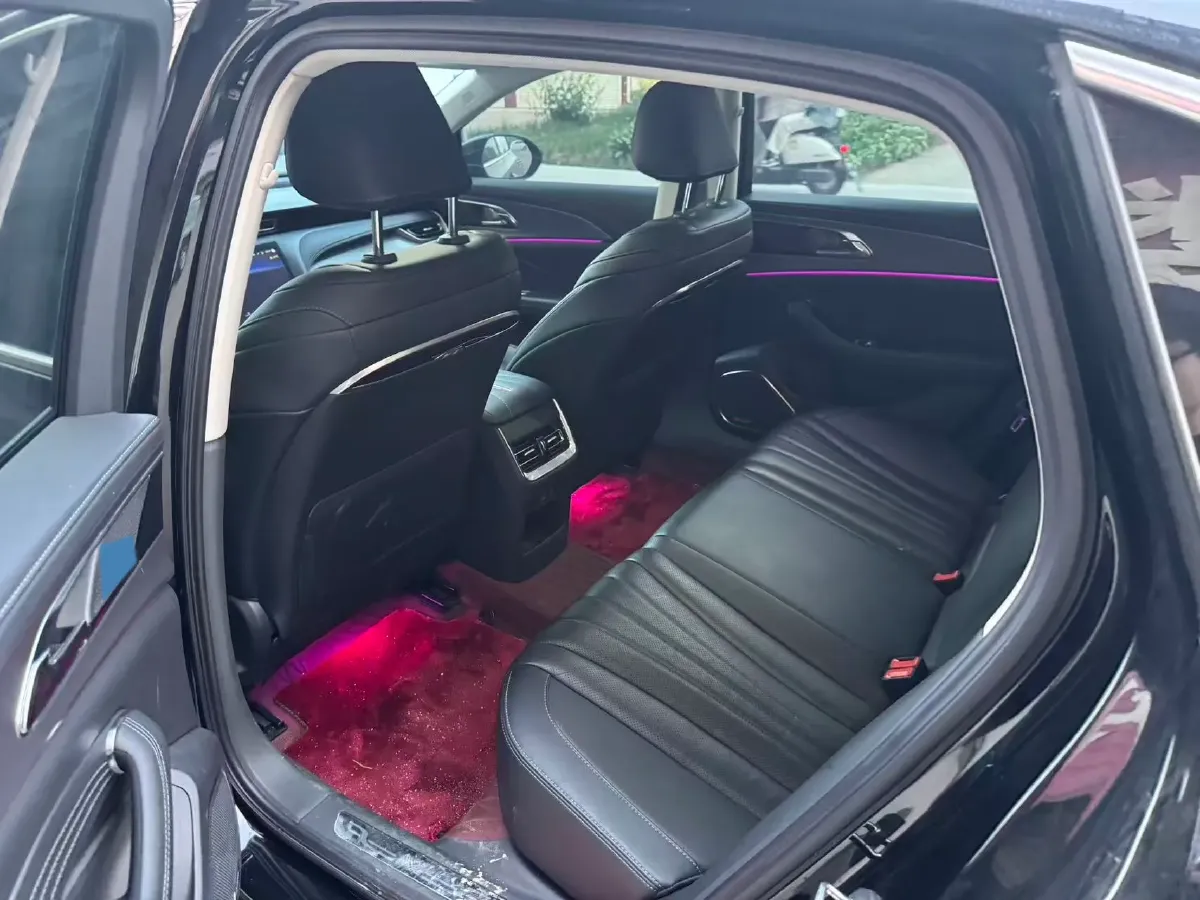 2024 HongQi H5 2.0T 224HP L4 8AT,autocango,china used car exporter,china ev exporter,chinese used car exporter,chinese used ev exporter