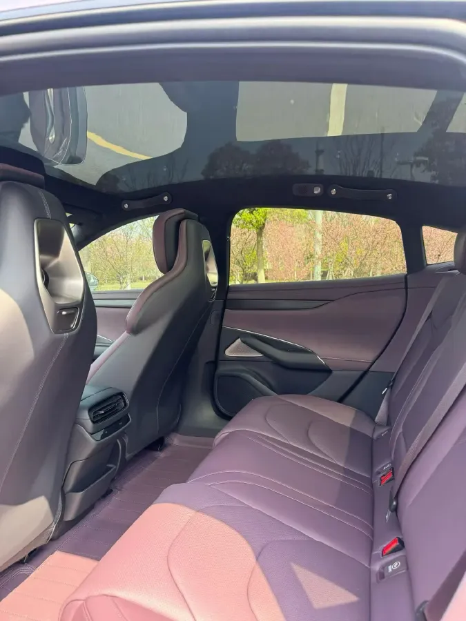 2024 MI SU7 BEV 101KWH,autocango,china used car exporter,china ev exporter,chinese used car exporter,chinese used ev exporter