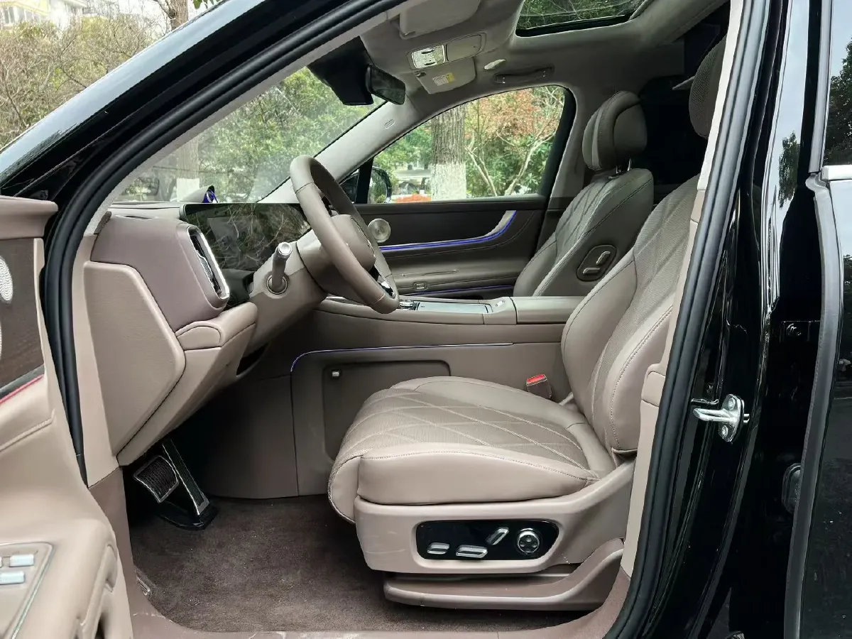 2025 AITO AITO M9 REEV 160HP REEV 52KWH,autocango,china used car exporter,china ev exporter,chinese used car exporter,chinese used ev exporter