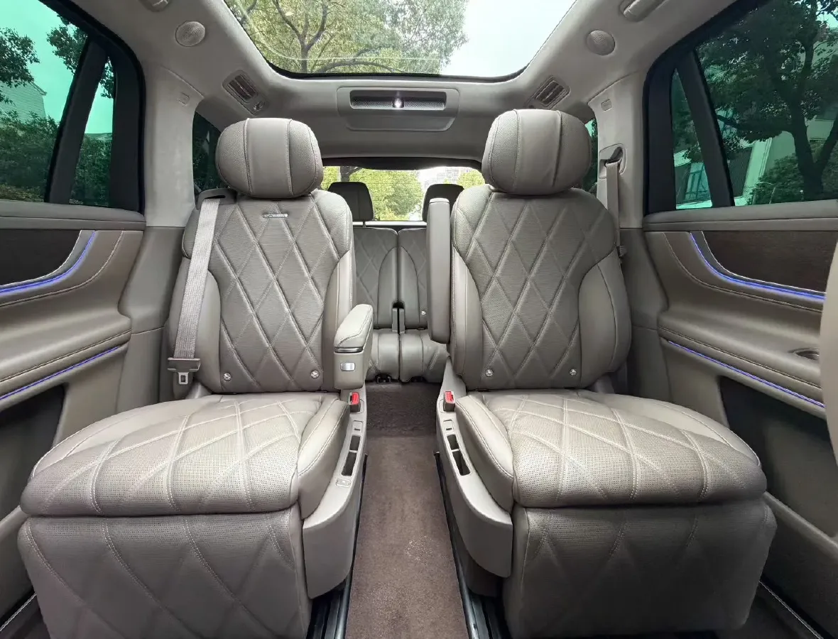 2025 AITO AITO M9 REEV 160HP REEV 52KWH,autocango,china used car exporter,china ev exporter,chinese used car exporter,chinese used ev exporter