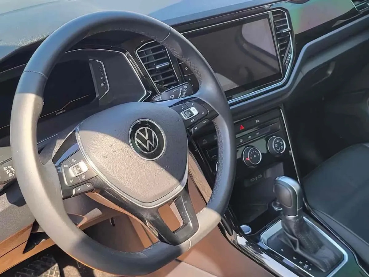 2021 Volkswagen T-Roc 1.4T 150HP L4 7DCT,autocango,china used car exporter,china ev exporter,chinese used car exporter,chinese used ev exporter