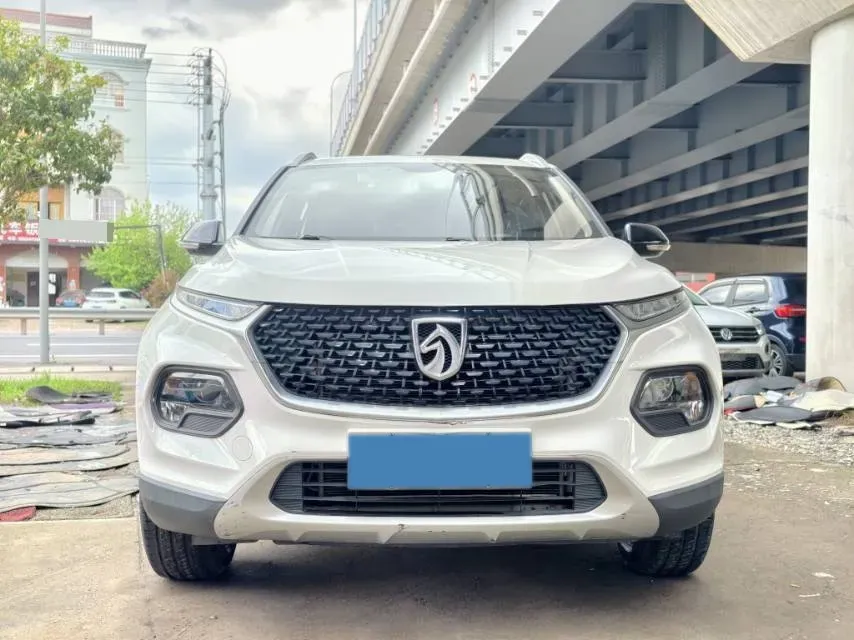 2019 BaoJun 730 1.5L 105HP L4 6MT,autocango,china used car exporter,china ev exporter,chinese used car exporter,chinese used ev exporter