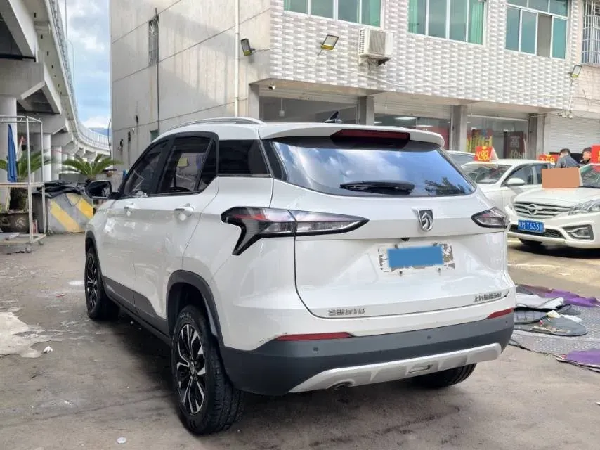 2019 BaoJun 730 1.5L 105HP L4 6MT,autocango,china used car exporter,china ev exporter,chinese used car exporter,chinese used ev exporter