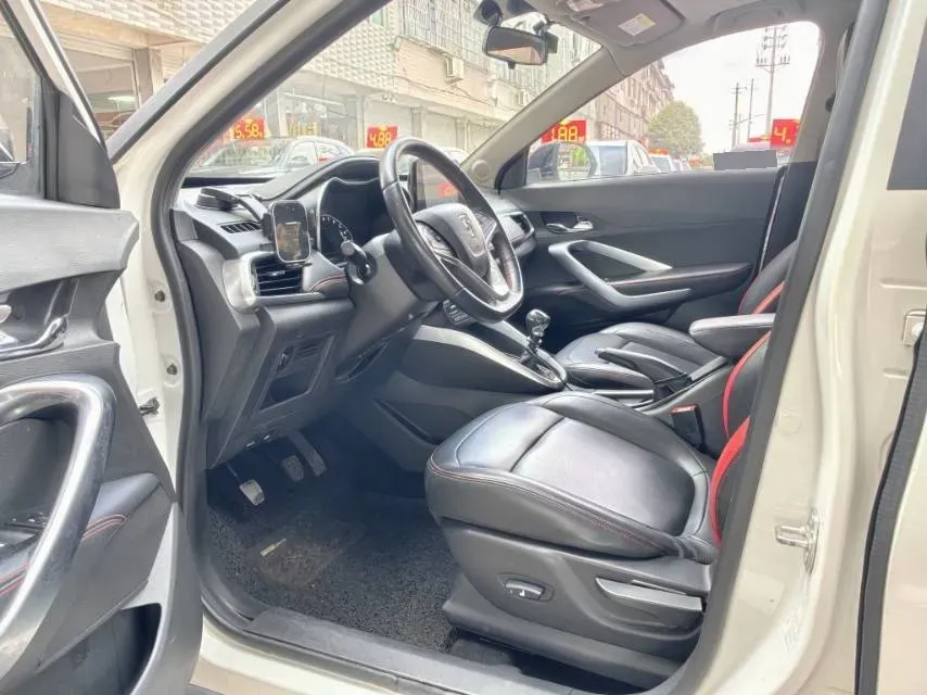 2019 BaoJun 730 1.5L 105HP L4 6MT,autocango,china used car exporter,china ev exporter,chinese used car exporter,chinese used ev exporter