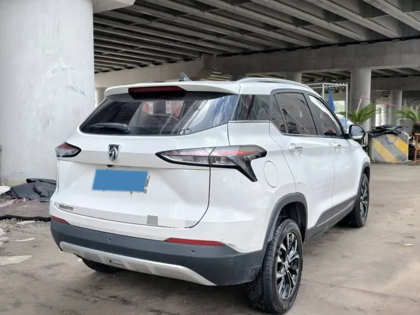 2019 BaoJun 730 1.5L 105HP L4 6MT,autocango,china used car exporter,china ev exporter,chinese used car exporter,chinese used ev exporter