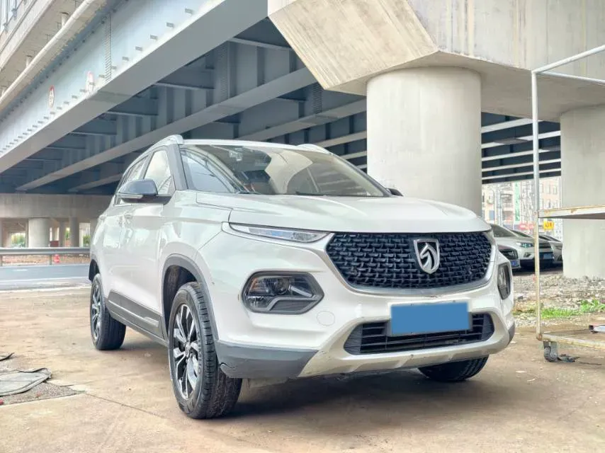 2019 BaoJun 730 1.5L 105HP L4 6MT,autocango,china used car exporter,china ev exporter,chinese used car exporter,chinese used ev exporter