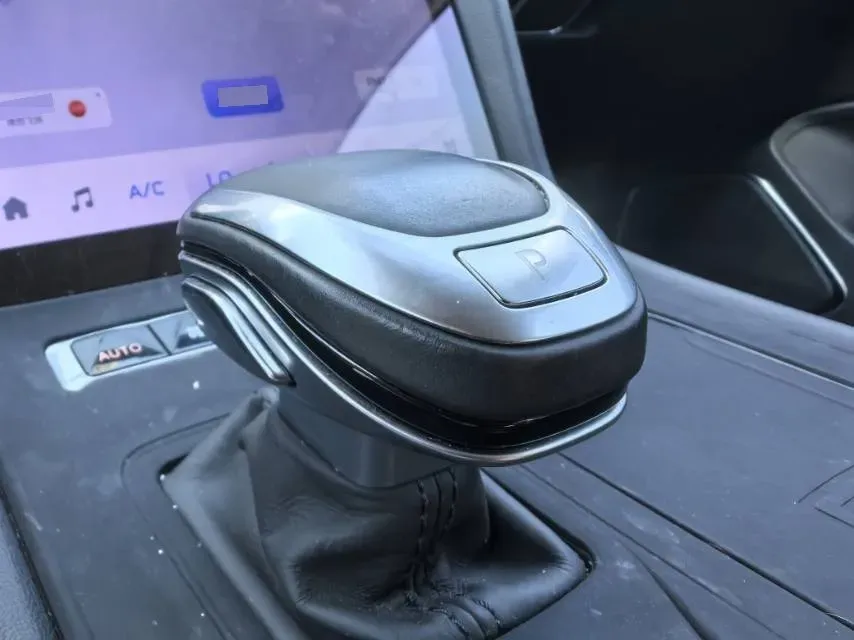 2023 HongQi H5 2.0T 224HP L4 8AT,autocango,china used car exporter,china ev exporter,chinese used car exporter,chinese used ev exporter