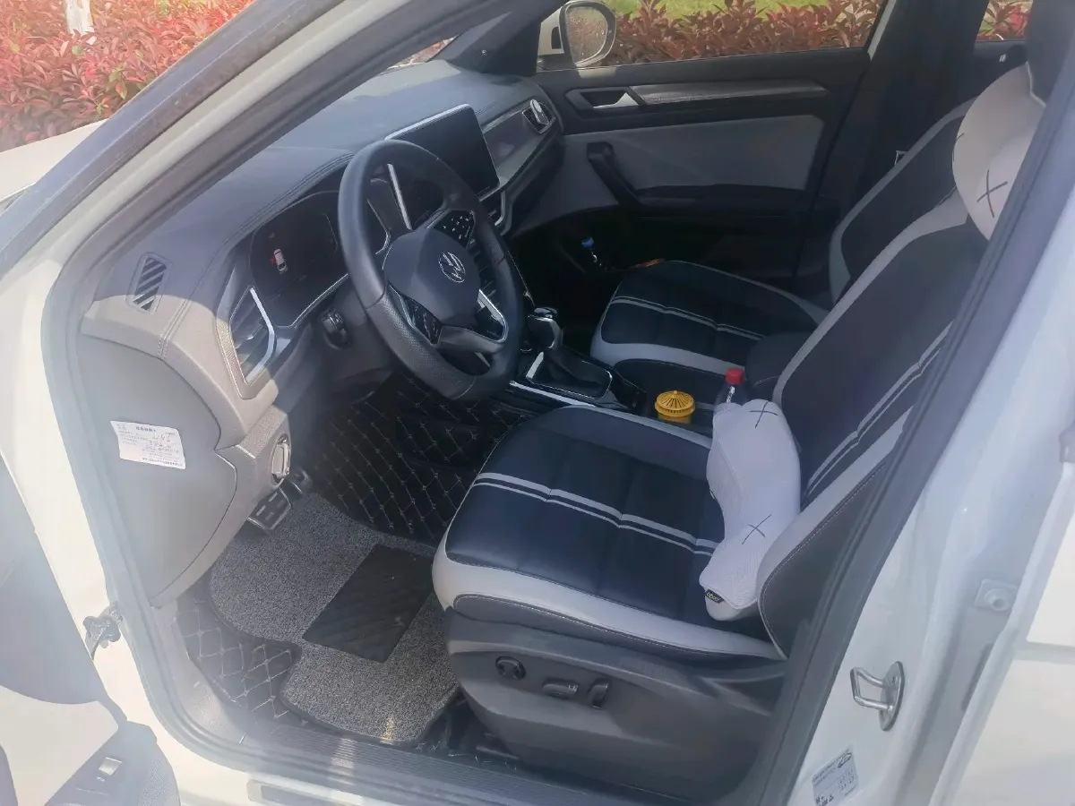 2023 Volkswagen T-Roc 1.5T 160HP L4 7DCT,autocango,china used car exporter,china ev exporter,chinese used car exporter,chinese used ev exporter