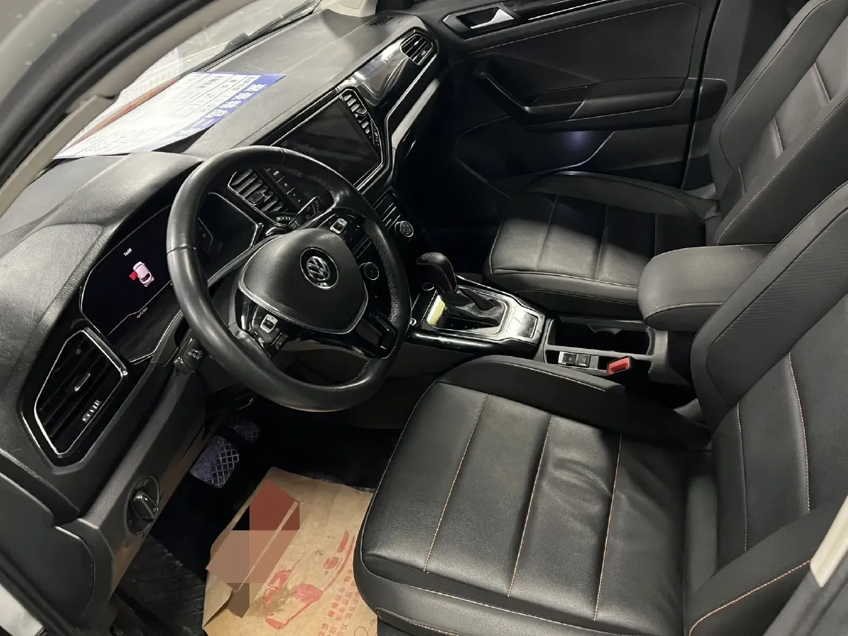 2021 Volkswagen T-Roc 1.4T 150HP L4 7DCT,autocango,china used car exporter,china ev exporter,chinese used car exporter,chinese used ev exporter