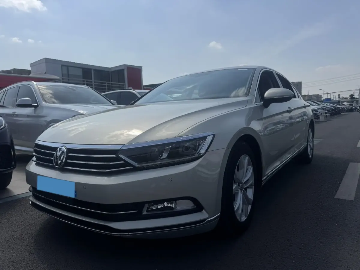 2019 Volkswagen Magotan 2.0T 186HP L4 7DCT,autocango,china used car exporter,china ev exporter,chinese used car exporter,chinese used ev exporter