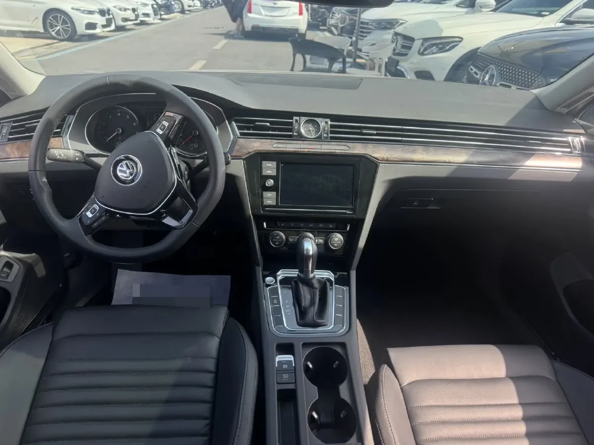 2019 Volkswagen Magotan 2.0T 186HP L4 7DCT,autocango,china used car exporter,china ev exporter,chinese used car exporter,chinese used ev exporter