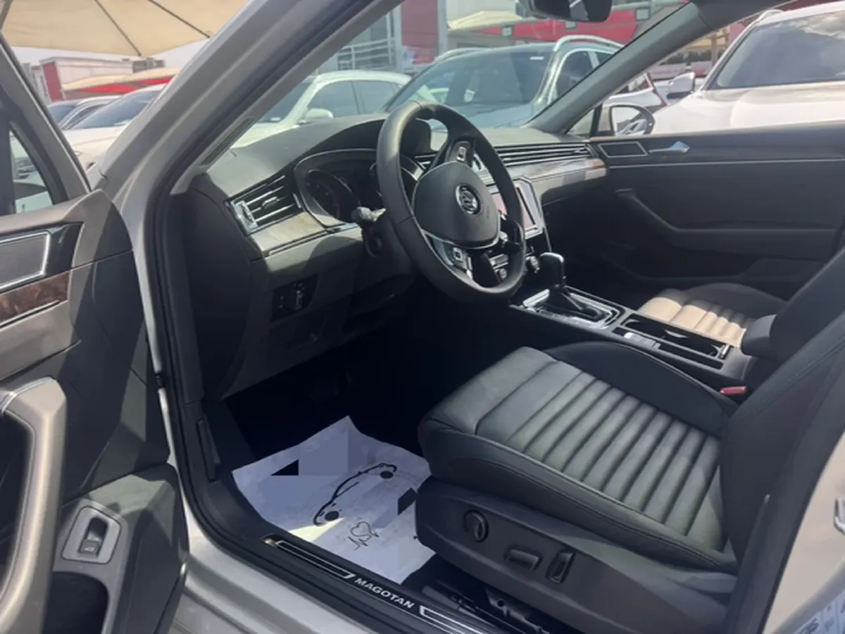 2019 Volkswagen Magotan 2.0T 186HP L4 7DCT,autocango,china used car exporter,china ev exporter,chinese used car exporter,chinese used ev exporter