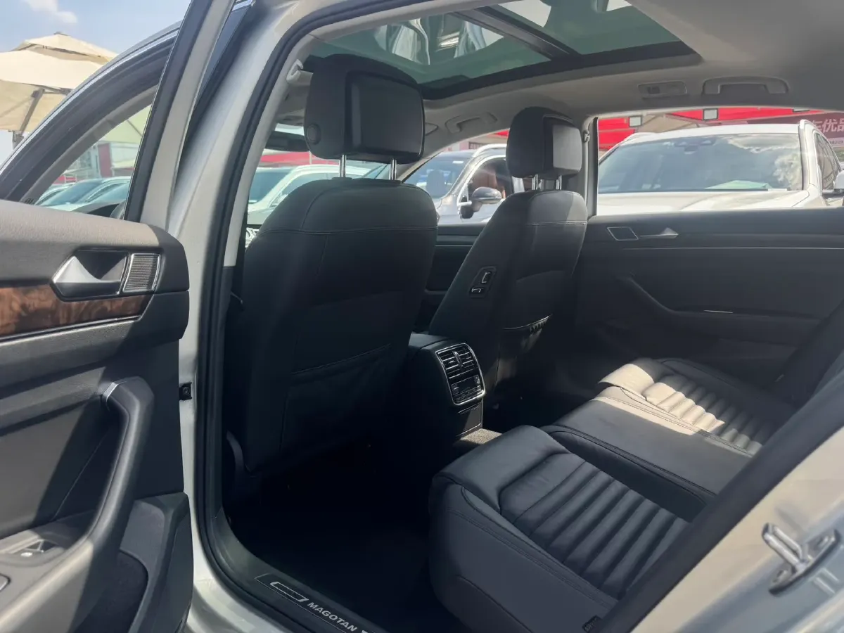 2019 Volkswagen Magotan 2.0T 186HP L4 7DCT,autocango,china used car exporter,china ev exporter,chinese used car exporter,chinese used ev exporter