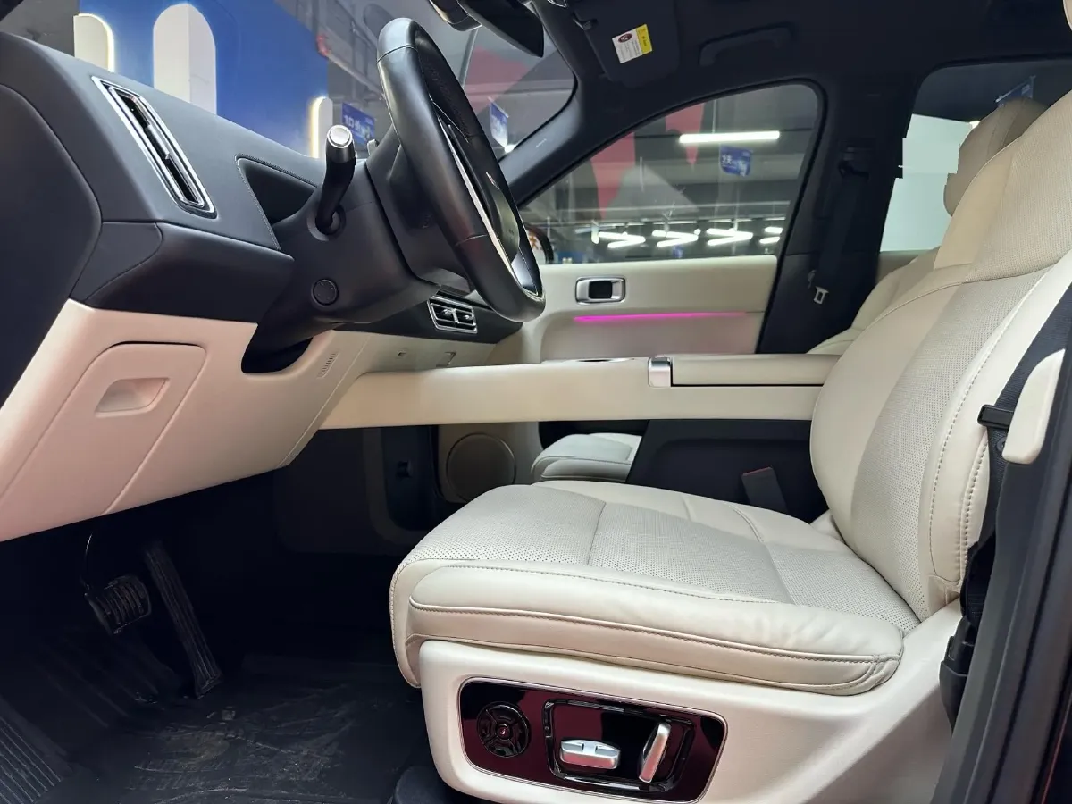 2023 Li L8 Range Extended 154HP REEV 40.9KWH,autocango,china used car exporter,china ev exporter,chinese used car exporter,chinese used ev exporter