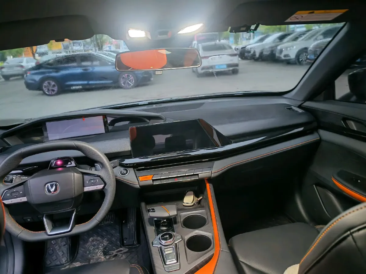 2022 ChangAn UNI-V 1.5T 188HP L4 7DCT,autocango,china used car exporter,china ev exporter,chinese used car exporter,chinese used ev exporter