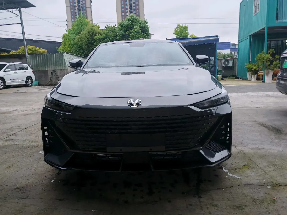 2022 ChangAn UNI-V 1.5T 188HP L4 7DCT,autocango,china used car exporter,china ev exporter,chinese used car exporter,chinese used ev exporter