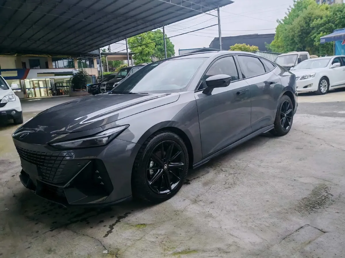 2022 ChangAn UNI-V 1.5T 188HP L4 7DCT,autocango,china used car exporter,china ev exporter,chinese used car exporter,chinese used ev exporter