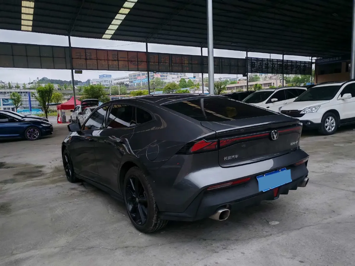 2022 ChangAn UNI-V 1.5T 188HP L4 7DCT,autocango,china used car exporter,china ev exporter,chinese used car exporter,chinese used ev exporter