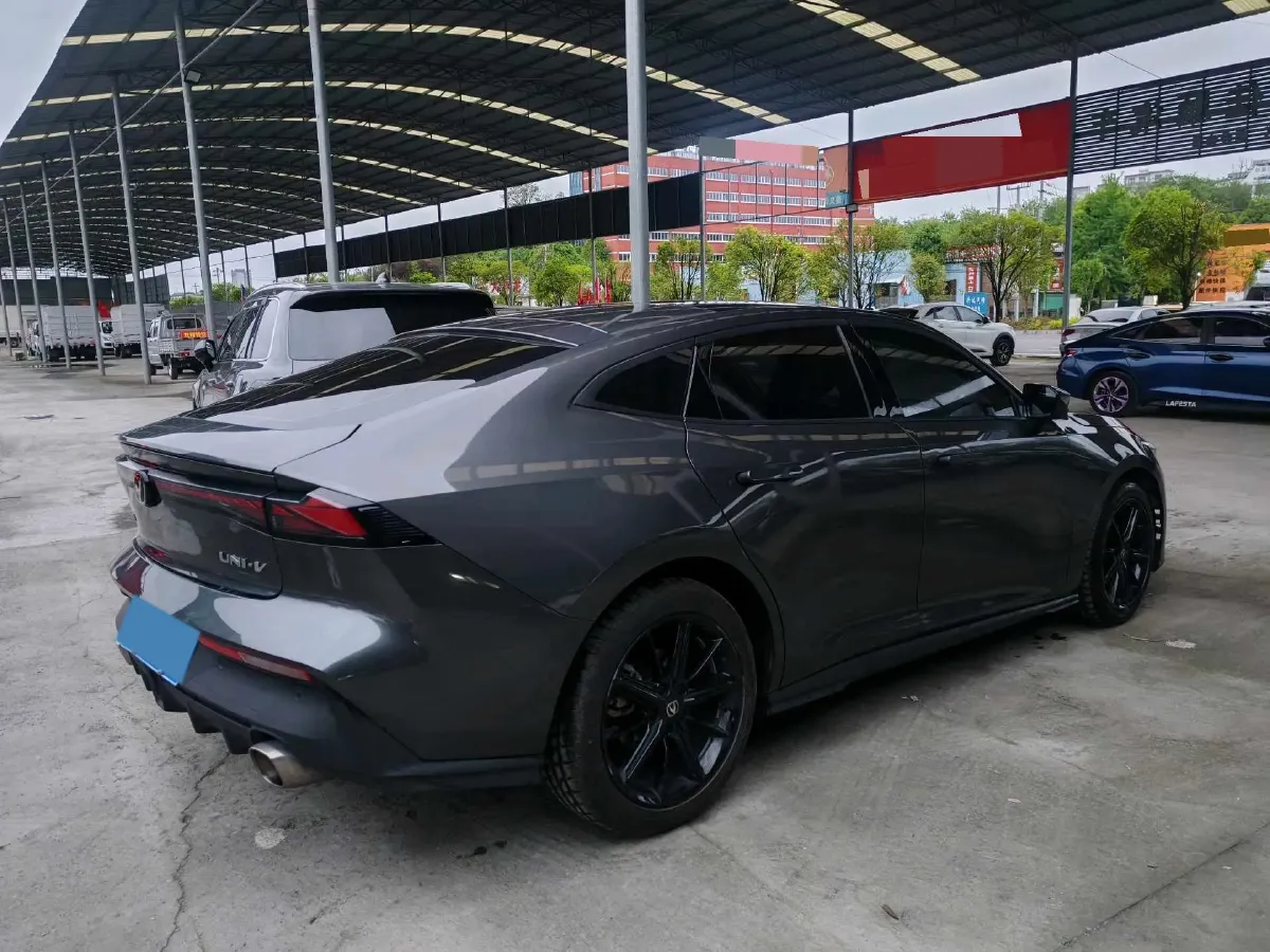 2022 ChangAn UNI-V 1.5T 188HP L4 7DCT,autocango,china used car exporter,china ev exporter,chinese used car exporter,chinese used ev exporter