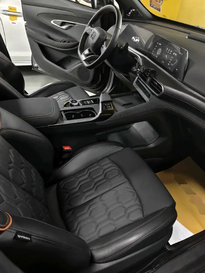 2022 ChangAn UNI-T 1.5T 188HP L4 7DCT,autocango,china used car exporter,china ev exporter,chinese used car exporter,chinese used ev exporter