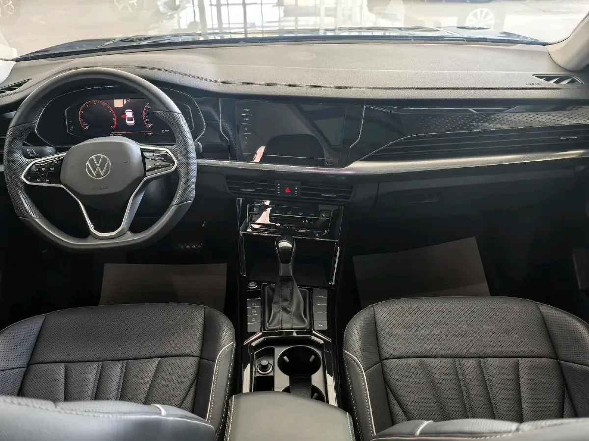 2024 Volkswagen Passat 2.0T 220HP L4 7DCT,autocango,china used car exporter,china ev exporter,chinese used car exporter,chinese used ev exporter